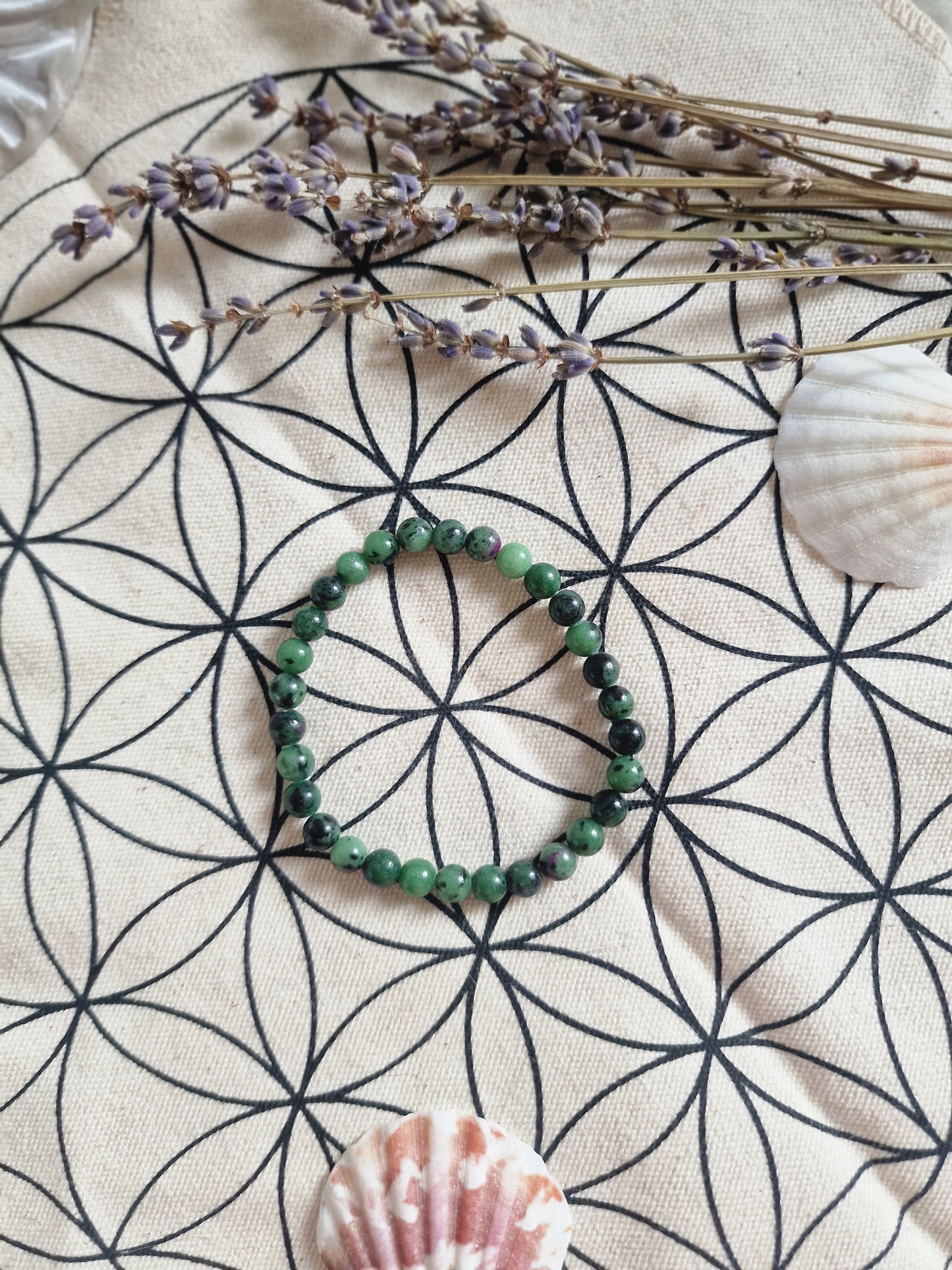 Bracciale elastico con Perline di Zoisite con Rubino