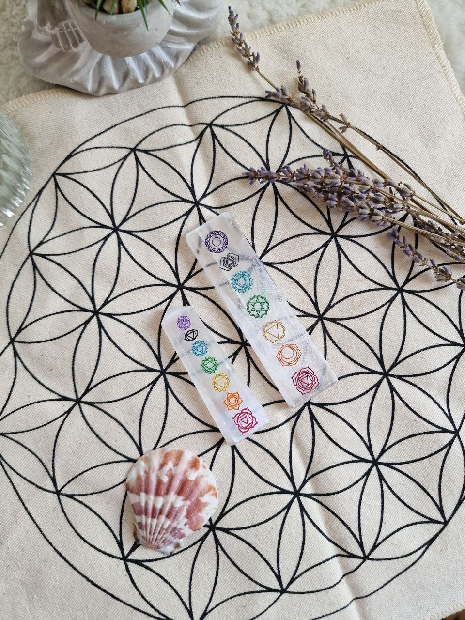 Punta di Selenite con Chakra