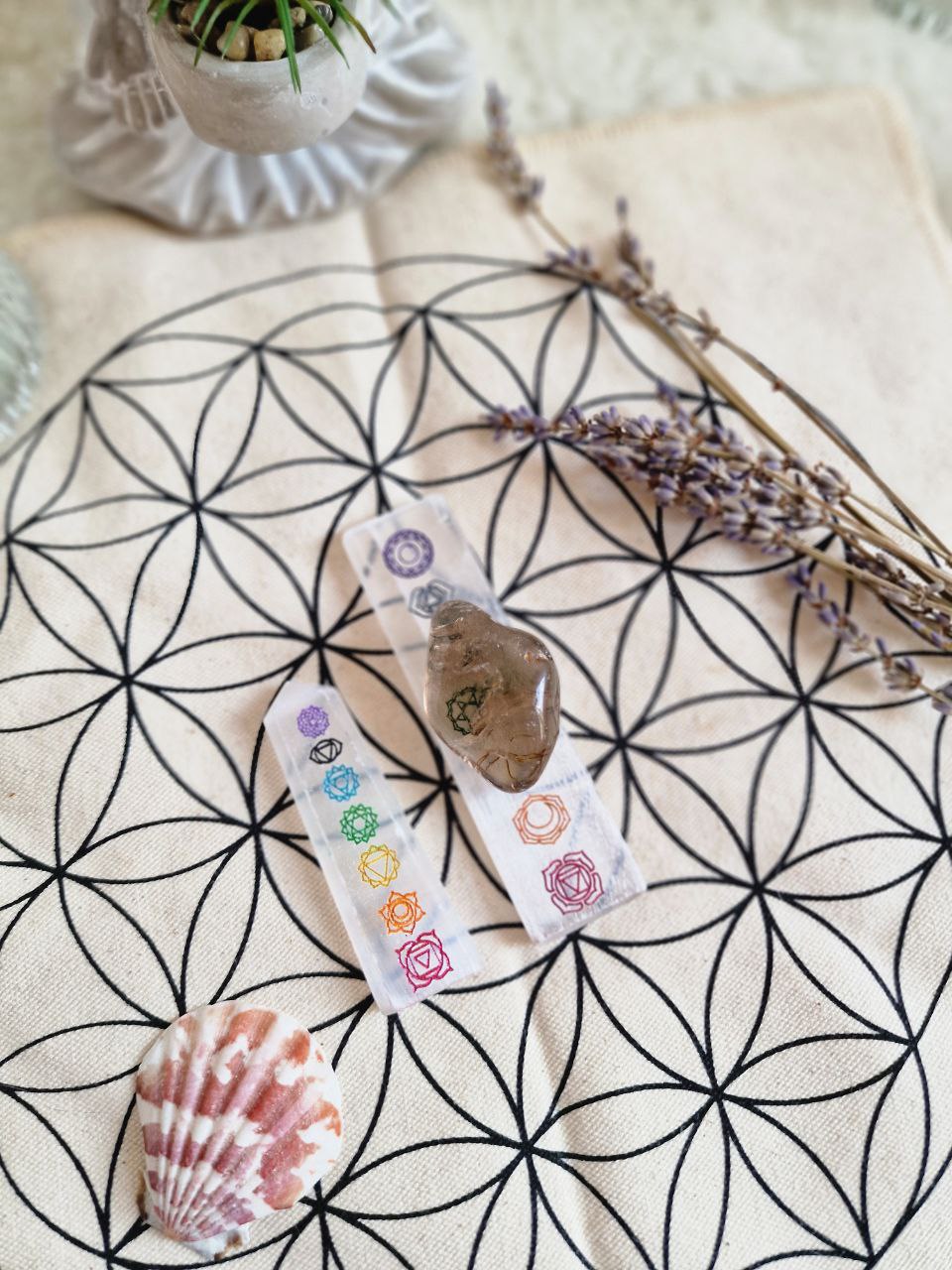 Punta di Selenite con Chakra